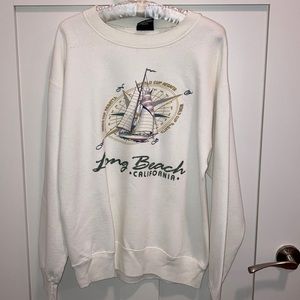 Women’s white logo sweatshirt.